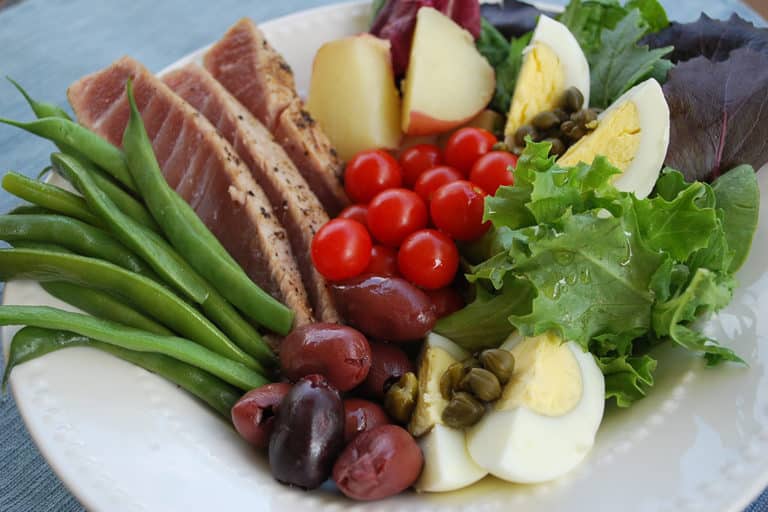 Recipe for Simple Tuna Nicoise Salad made with small potatoes