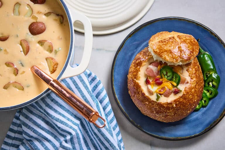 Sopa de patata con jalapeño rellenos